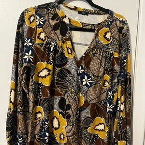 NWT K&C Light Rayon blend Long Sleeve Top key hole SZ M